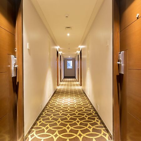 Ramee Guestline Hotel Juhu Mumbai Exteriör bild
