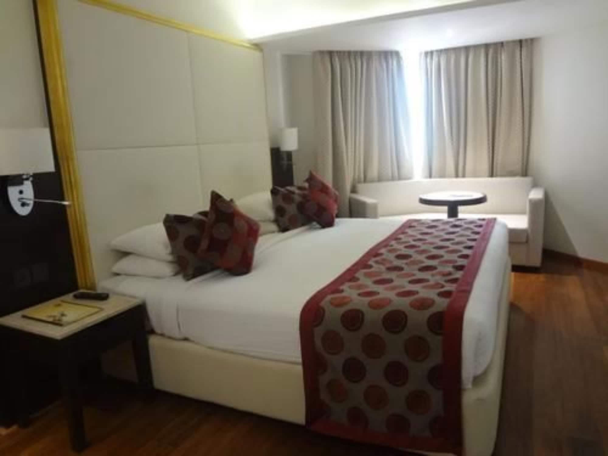 Ramee Guestline Hotel Juhu Mumbai Exteriör bild
