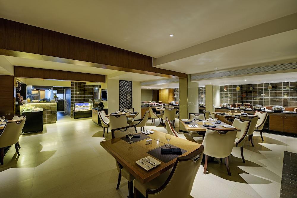 Ramee Guestline Hotel Juhu Mumbai Exteriör bild