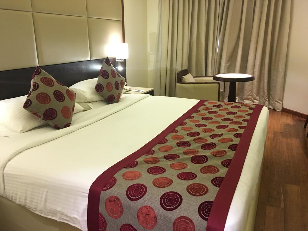 Ramee Guestline Hotel Juhu Mumbai Exteriör bild