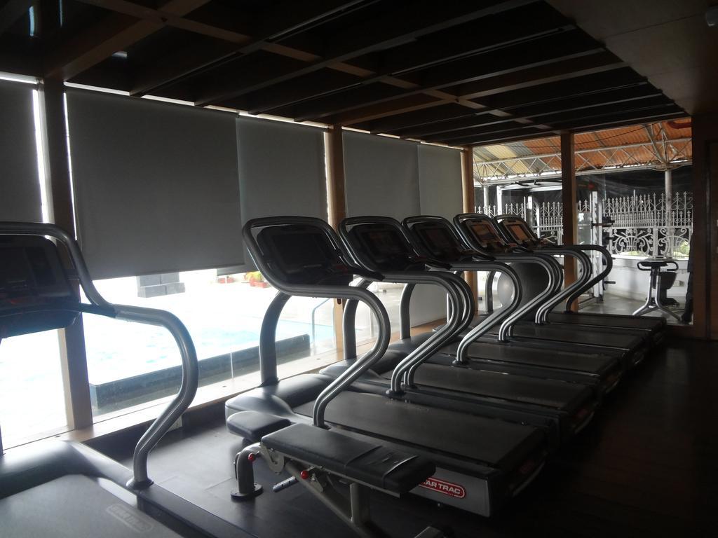 Ramee Guestline Hotel Juhu Mumbai Exteriör bild
