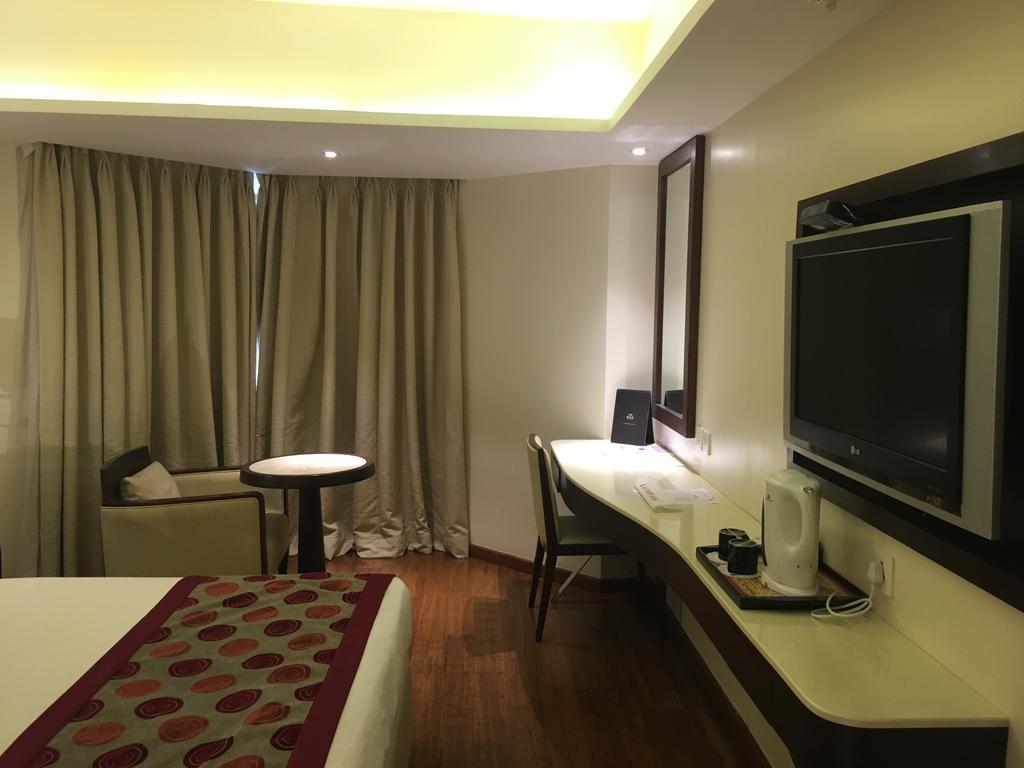 Ramee Guestline Hotel Juhu Mumbai Exteriör bild