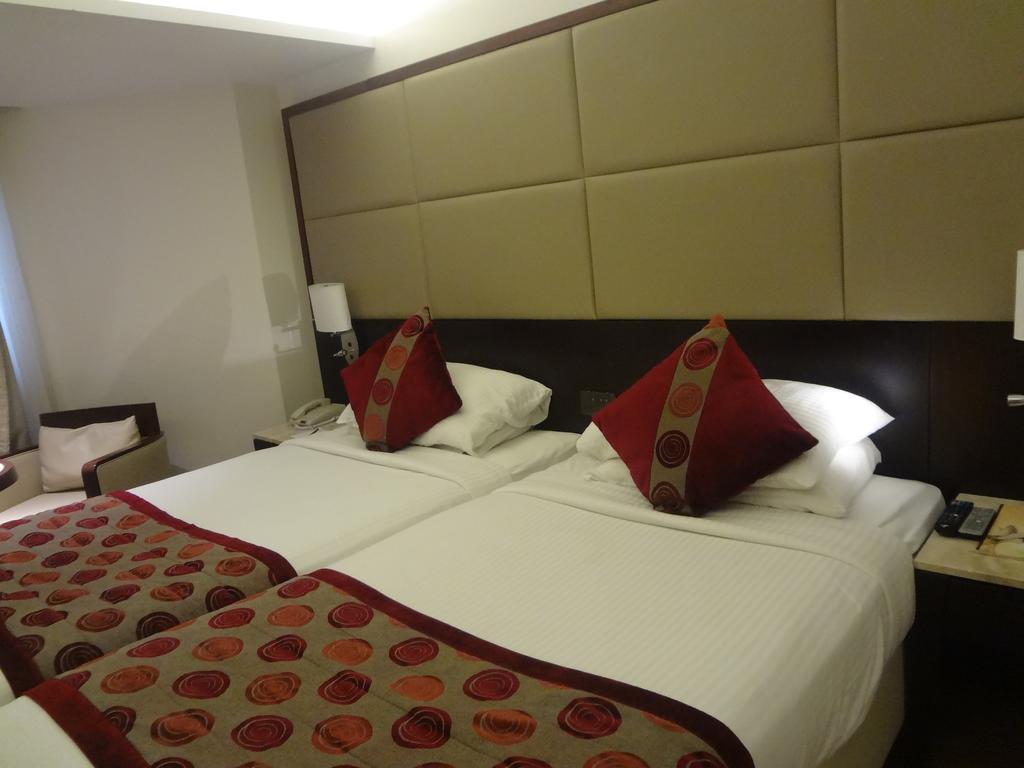Ramee Guestline Hotel Juhu Mumbai Exteriör bild