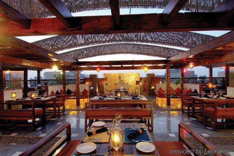 Ramee Guestline Hotel Juhu Mumbai Exteriör bild