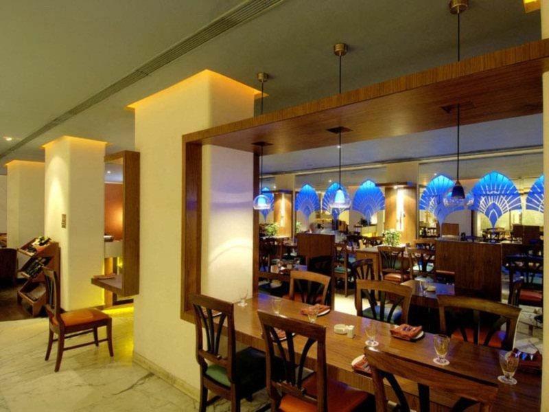 Ramee Guestline Hotel Juhu Mumbai Exteriör bild