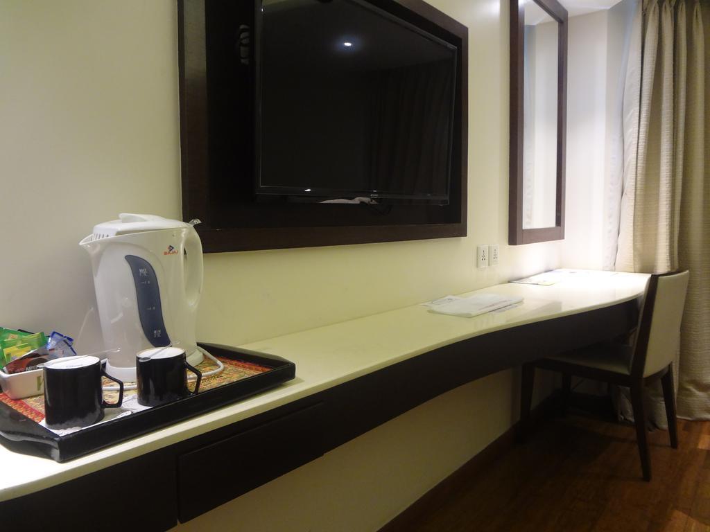 Ramee Guestline Hotel Juhu Mumbai Exteriör bild