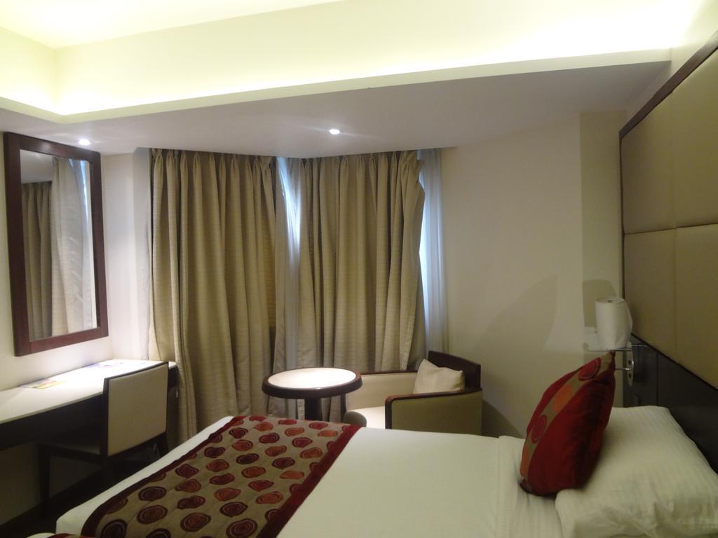 Ramee Guestline Hotel Juhu Mumbai Exteriör bild