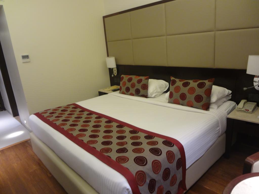 Ramee Guestline Hotel Juhu Mumbai Exteriör bild