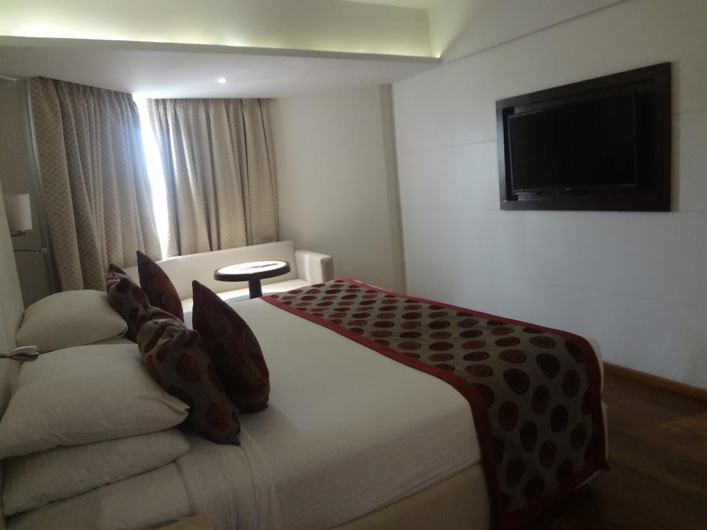 Ramee Guestline Hotel Juhu Mumbai Exteriör bild