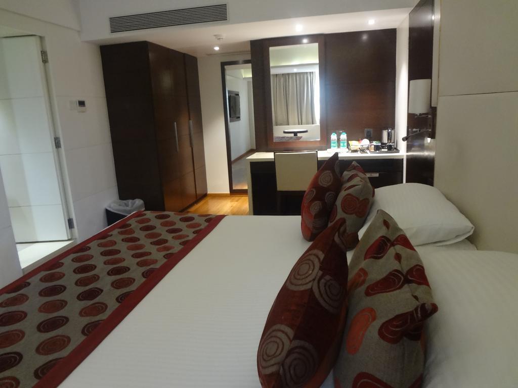 Ramee Guestline Hotel Juhu Mumbai Exteriör bild