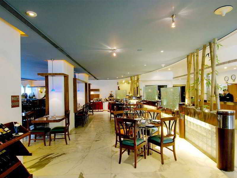 Ramee Guestline Hotel Juhu Mumbai Exteriör bild