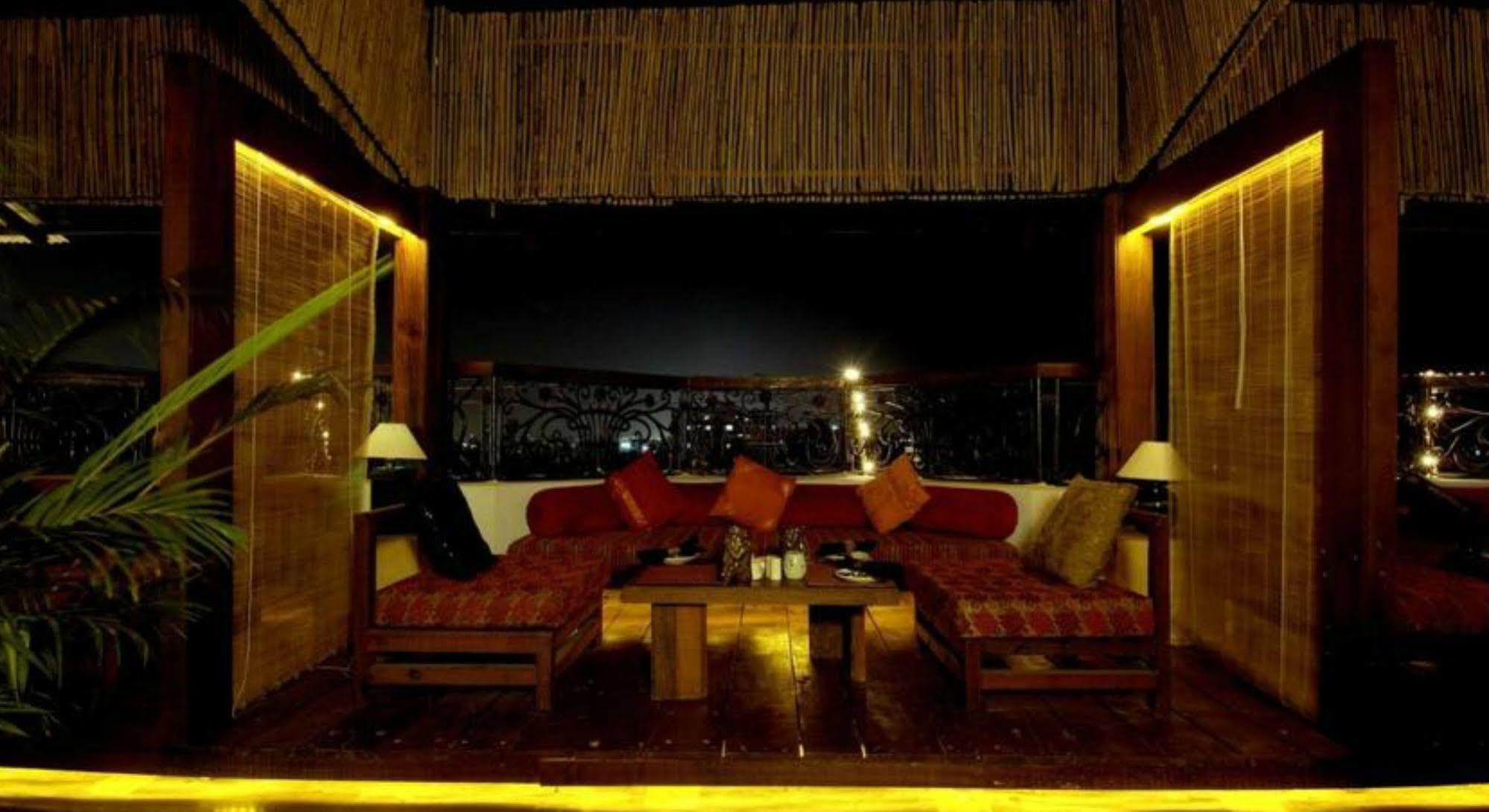 Ramee Guestline Hotel Juhu Mumbai Exteriör bild