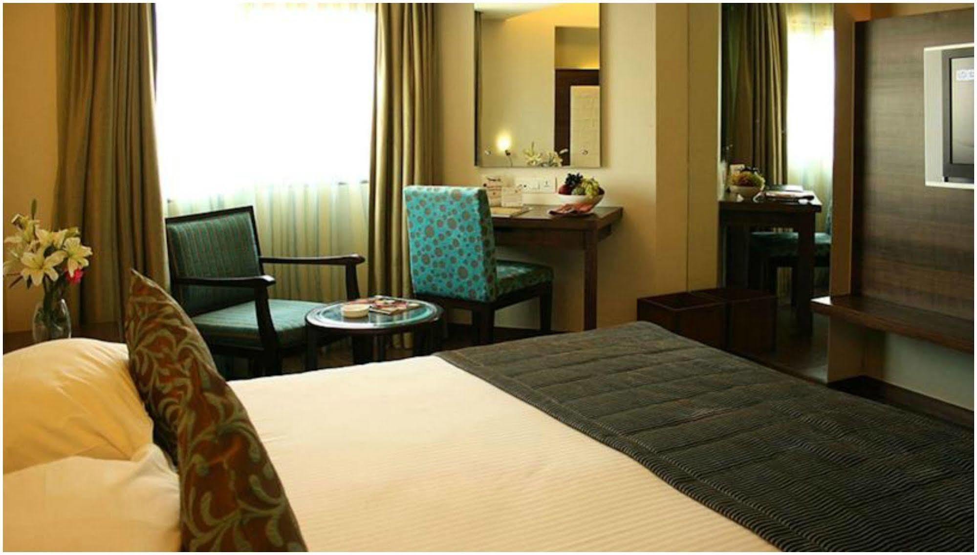 Ramee Guestline Hotel Juhu Mumbai Rum bild