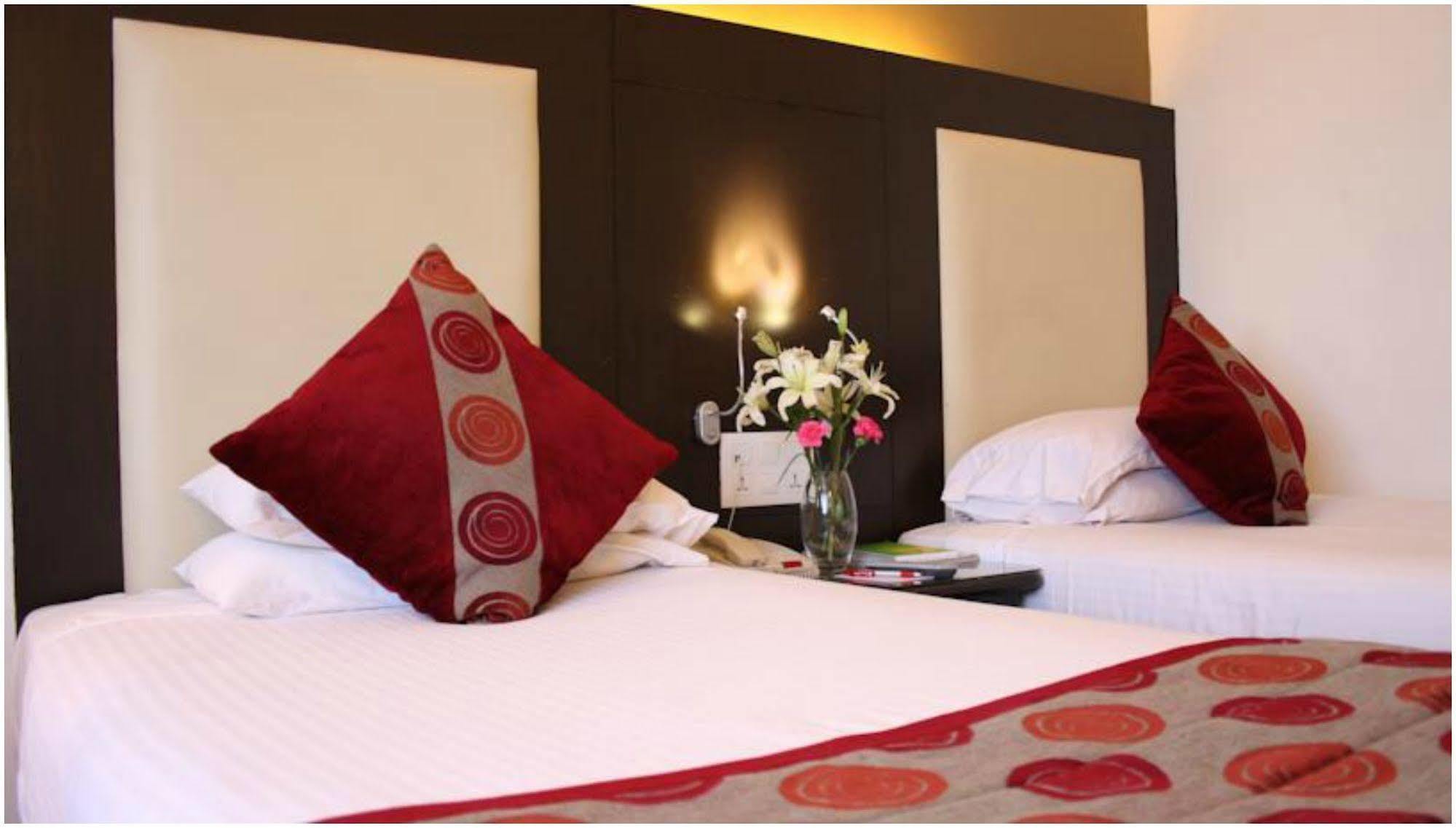Ramee Guestline Hotel Juhu Mumbai Exteriör bild