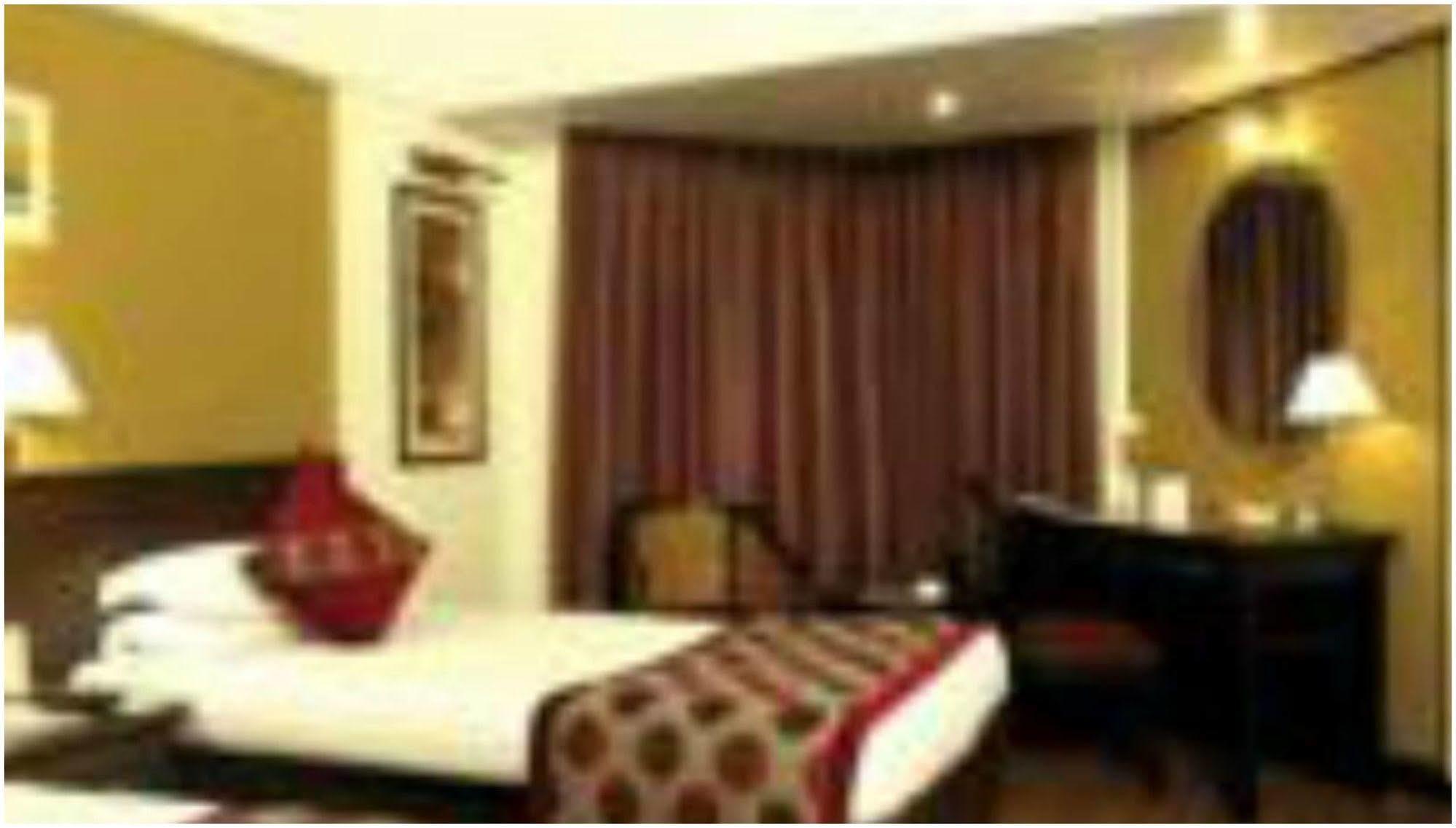 Ramee Guestline Hotel Juhu Mumbai Exteriör bild