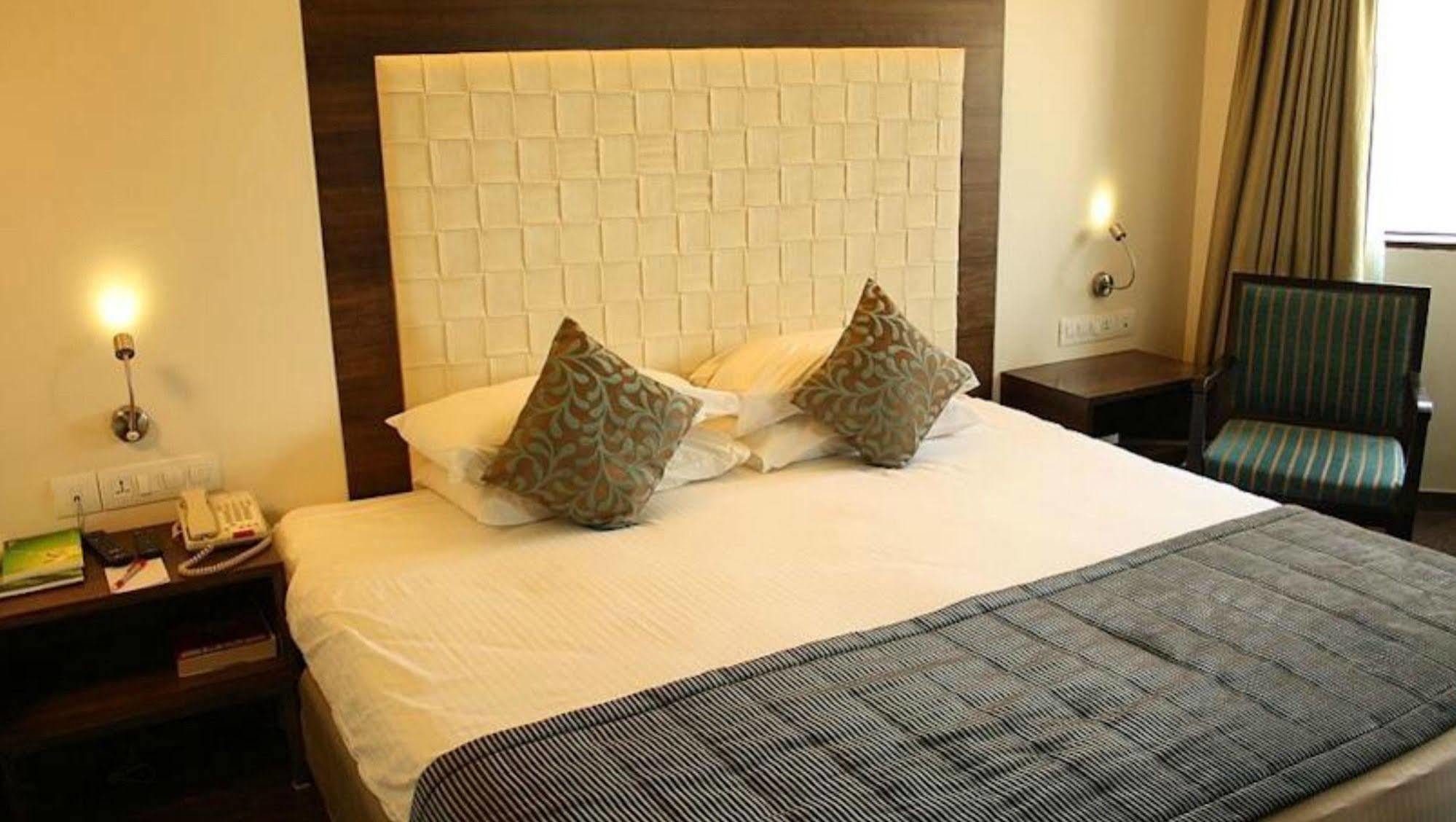 Ramee Guestline Hotel Juhu Mumbai Rum bild
