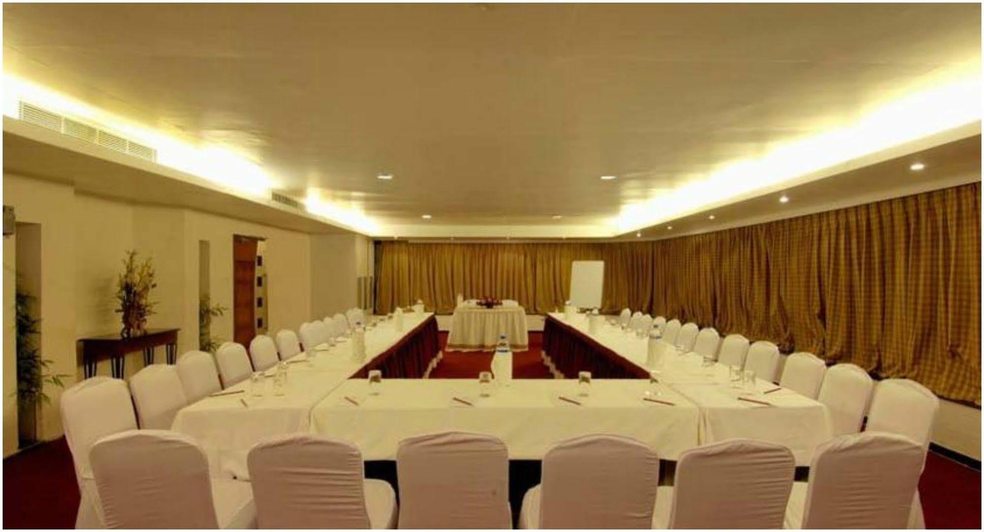 Ramee Guestline Hotel Juhu Mumbai Bekvämligheter bild