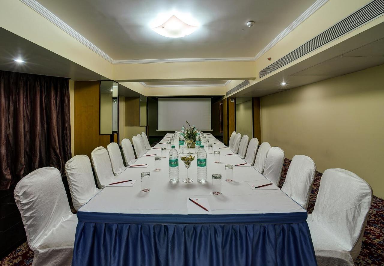 Ramee Guestline Hotel Juhu Mumbai Exteriör bild
