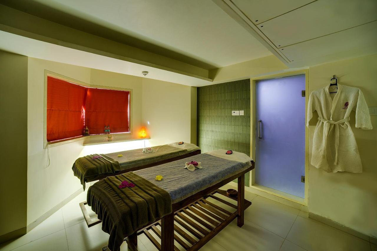 Ramee Guestline Hotel Juhu Mumbai Exteriör bild